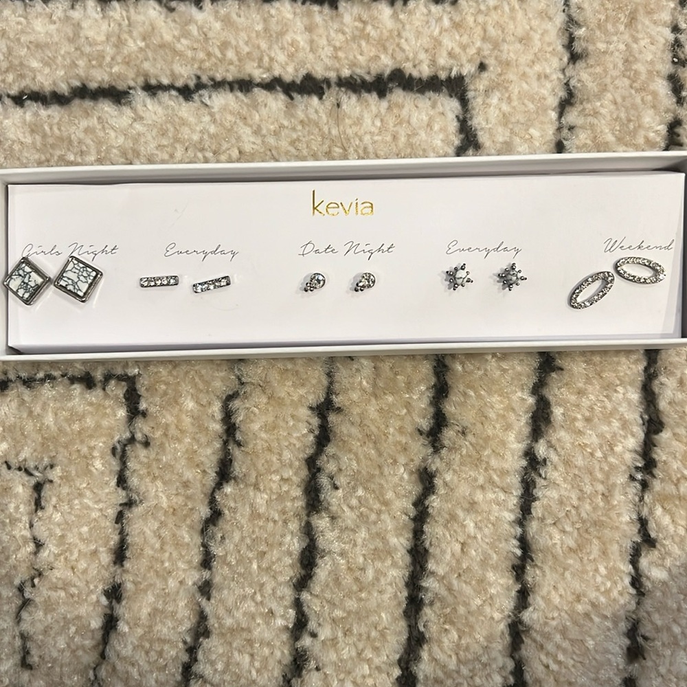 5 piece earrings